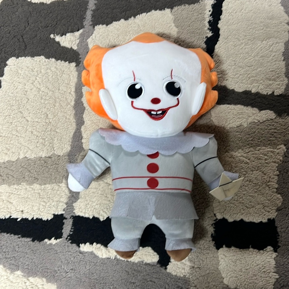 Hug me plush by kid robot- Pennywise from It! Like new!